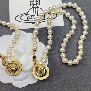 Cadena de Clavícula Francesa de Alta Gama con Perlas Falsas de Saturno 3D en Esmalte Vivienne de Alta Calidad para Mujer - Product Image 3