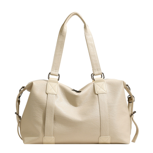 Sac à bandoulière luxueux et unique en matériau PU. Peut être transporté. La doublure est en polyester.6819 - Product Image 3