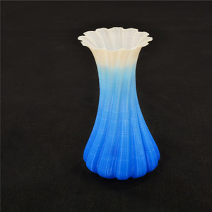 Vase en résine imprimé en 3D sur mesure, dégradé bleu et blanc, modèle d'ornement fait main, fichier STL - Product Image 1