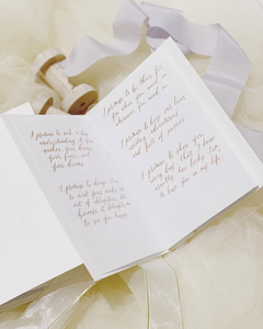 Coffret de Livres de Vœux Personnalisés avec Noms Calligraphiés, Perles et Sceau de Cire Blanc Gaufré pour Mariage et Saint-Valentin – Papier de Vœux Mariée et Marié - Product Image 4