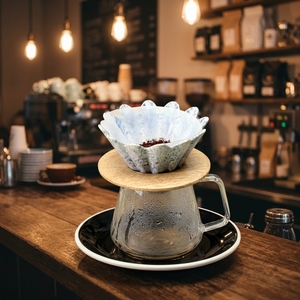 Filtre à café en céramique cannelé personnalisé en gros - Tasse filtrante à bord doré motif floral pour <span class=keywords><strong>barista</strong></span> de café et HoReCa en gros - Product Image 2