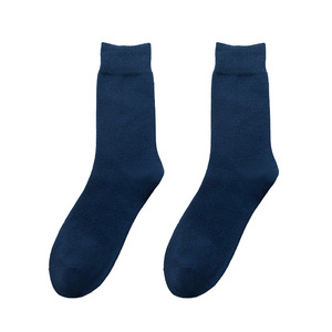 Chaussettes noires <span class=keywords><strong>mi</strong></span>-mollet <span class=keywords><strong>en</strong></span> <span class=keywords><strong>coton</strong></span>, chaussettes décontractées <span class=keywords><strong>en</strong></span> sac OPP, chaussettes de sport tricotées, vente <span class=keywords><strong>en</strong></span> gros, chaussettes longues pour hommes, automne et hiver - Product Image 5