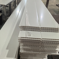 Paneles y Azulejos de Techo de PVC Modernos Blancos con Estampado en Caliente, Impermeables, Ignífugos e Insonorizantes para Decoración de Hoteles, Oficinas y Hogares