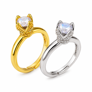 Anello monolitico classico a quattro griffe, dal design elegante e un accessorio alla moda per l'uso quotidiano. - Product Image 1