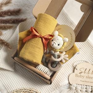 Set de Regalo para Bebé Recién Nacido 'Hello World' - Manta Envolvente de Algodón, Mordedor y Kit de Cepillos para Baby Shower - Product Image 3