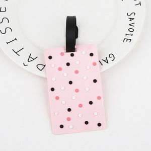 Magnifique étiquette de bagage en PVC personnalisée et gaufrée pour sacs d'ordinateur portable, étiquette sophistiquée pour les voyageurs technophiles - Product Image 1