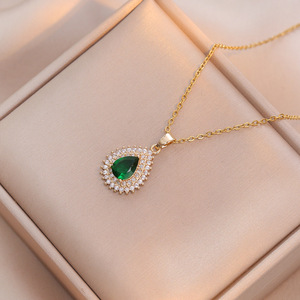 Collana con Pendente in Pietra Verde Smeraldo per Donne, Stile Vintage con Pavé, Catena alla Moda per Clavicola - Product Image 1