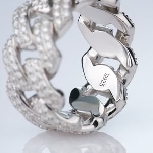 Anillo de Plata 925 de Alta Calidad con Incrustaciones de Moissanita Estilo Cubano, Chapado en Platino y Oro Disponible - Product Image 4