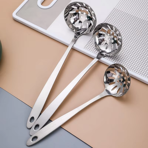 Cuillère de cuisine en acier inoxydable à long manche, louche à soupe durable avec trou de suspension pour usage en cuisine et <span class=keywords><strong>restaurant</strong></span> - Product Image 4