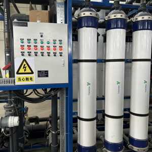 Planta de ultrafiltración compacta de 1000L para sistema de filtro de agua potable de agua de pozo de <span class=keywords><strong>hotel</strong></span> en casa 99% Tasa de desalinización hecha bomba PVDF - Product Image 2