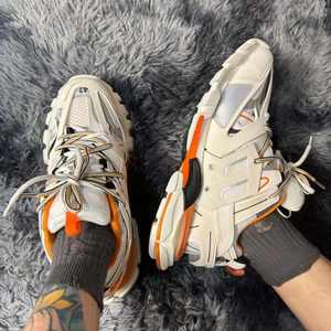 Chaussures de sport respirantes de luxe de marque supérieure Track 3.0 - versions homme et femme - chaussures de course élégantes de créateur - Product Image 4