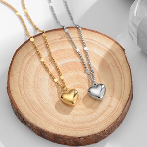Collar con Logotipo Personalizado del Fabricante, Collar de Acero Inoxidable Resistente al Agua y al Deslustre, Chapado en Oro de 18k con Forma de Corazón para Mujer - Product Image 2