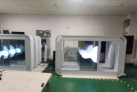 Layar Digital Signage OLED Tipe Lantai dengan Desain Panel Transparan untuk Showroom dan Aula Pameran