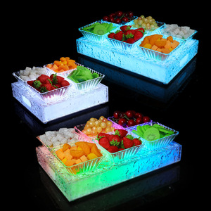 Plato de frutas segmentado con patrón de hielo iluminado con LED y base iluminada para exhibir aperitivos y postres en fiestas - Product Image 4