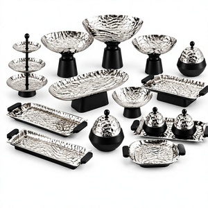 Plat de service classique en acier inoxydable avec couvercle pour buffet, mariage, service de traiteur - Product Image 1