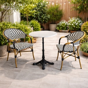 Conjunto de Comedor Moderno de Ratán para Exteriores con Cojines Impermeables para Uso en Hoteles y Patios, Mesa de Comedor Redonda con Estructura de Aluminio y Sillas - Product Image 2