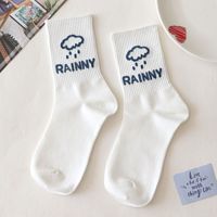 Les chaussettes blanches en pur coton absorbent la sueur et les chaussettes mi-longues respirantes pour le printemps et l'automne