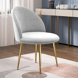 La caffetteria specializzata nel tè al latte offre un set di tavoli adatti anche per trattative commerciali, inclusi tavoli da pranzo. - Product Image 1