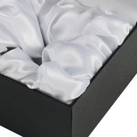 Caja de regalo rígida con tapa y base con textura de diamante en relieve negro, forro de satén blanco, caja de embalaje para relojes y joyas con logotipo personalizado