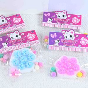 Squishies ultra-doux anti-stress en forme de patte de chat, mignons et de haute qualité, pour jeunes, disponibles en gros pour l'exportation - Product Image 1