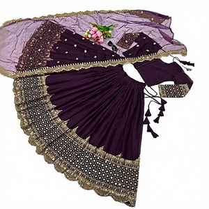 Elegante Conjunto de Lehenga Choli de Algodón Banarasi para Fiestas con Bordados Intrincados y Adornos de Piedras para una Belleza Etérea - Product Image 2