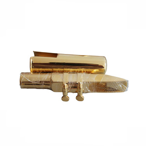 Boquilla de Saxofón Barítono de Metal Chapado en Oro Eastern Music con Tapa y Abrazadera - Product Image 3