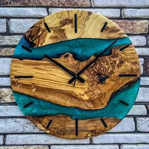 Elegant Resin And Wooden <b>Wall</b> <b>Clock</b> Handmade Durable Functional Stylish And Decorative Perfect For Living Room <b>Bedroom</b> - Product Image 1
