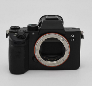 Appareil photo plein format A7M3 d'occasion — 24,2 MP + autofocus 693 points, excellent état, entièrement fonctionnel, le choix idéal pour les débutants en plein format ! - Product Image 1
