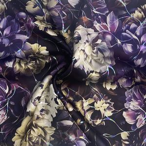 Tela estampada de lámina de satén de Spandex suave a la moda para prendas de mujer con estilo - Product Image 3