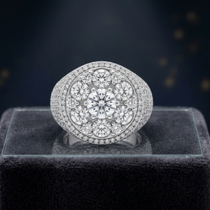 Bague de cocktail unisexe de luxe AMBER JEWELS en argent 925 avec moissanite taille brillant rond sertie à griffes, bijou de fiançailles - Product Image 3