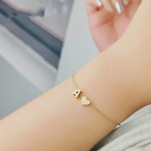 Pulseras de 26 letras chapadas en oro de acero inoxidable a la moda de moda con conjuntos de corazón para joyería de <span class=keywords><strong>mujer</strong></span> - Product Image 3