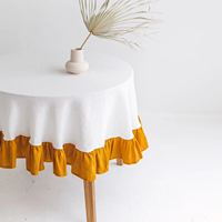 Nappe ronde en lin à imprimé floral moderne avec volants, durable pour les grands banquets et les mariages romantiques
