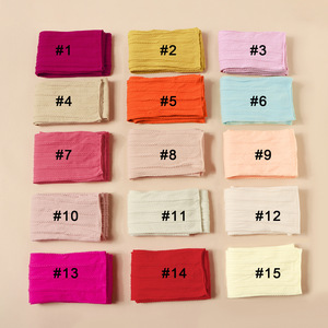 Calentadores de brazo clásicos sin dedos para mujer y niña, con diseño de rayas, tipo mitón hasta el codo, de punto, tipo guantes. - Product Image 3