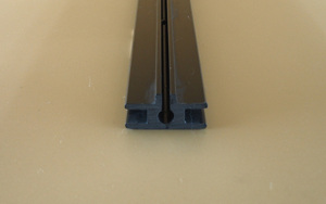 Profilé UPVC personnalisé, écologique, durable, en plastique extrudé pour une utilisation extérieure dans les hôpitaux et les bâtiments, avec un design moderne - Product Image 3