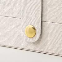 Boîte à bijoux multi-niveaux avec support pour colliers et plateau de rangement amovible pour femmes, idéale pour la vente au détail