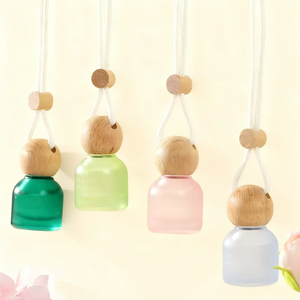 ขวดน้ำหอมติดรถยนต์ 10 มล. ดีไซน์ทรงกระบอกแบบแขวน สีไล่ระดับแบบฝ้า เติมน้ำหอมได้ - Product Image 1