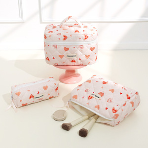 Recyclable en gros marque privée logo personnalisé grand <span class=keywords><strong>voyage</strong></span> femmes mignon doux gonflé matelassé cosmétique trousse de maquillage - Product Image 6