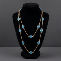 Collier chaîne en calcédoine bleu ciel taille briolette ovale 8x10mm, plaqué or 18 carats, avec chaîne ancre 22 maillons, style tendance