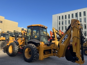 Retroexcavadora JCB 4CX Nueva en Stock, Línea Auxiliar de Martillo Rompedor Preinstalada, Asiento con Suspensión, Envío Inmediato. - Product Image 1