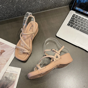 Chinelo Coreano Sexy Multifuncional Antiderrapante com Cadarço e Fecho de Botão em PVC, Amortecimento Leve, Tendência da Moda Animal - Product Image 5