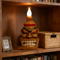 Lampe torche en résine de masque tiki à énergie solaire - Effet de flamme incandescente, parfait pour l'éclairage d'ambiance sur le patio à thème tropical