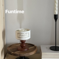 Fabricant en gros de bougies parfumées personnalisées aux senteurs de bois de teck, cèdre, clou de girofle, et de cire de soja parfumée à l'huile essentielle boisée de sapin Frasier, pour Diwali