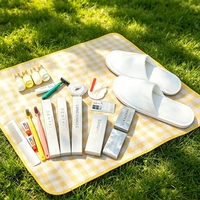 Ensemble d'articles de toilette jetables pour hôtel, kit de salle de bain de luxe avec pantoufles et articles de toilette pour chambres d'hôtes 5 étoiles