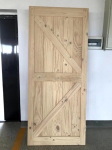 Puertas Corredizas Interiores de Madera de <span class=keywords><strong>Pino</strong></span> Sólido Modernas de Alta Calidad, Diseño Personalizado de Fabricante Chino - Product Image 5