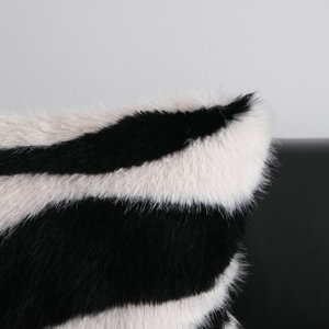 Housse de coussin décorative en <span class=keywords><strong>fausse</strong></span> <span class=keywords><strong>fourrure</strong></span> style Ins, rayures simples noires et blanches, pour canapé et salon - Product Image 3