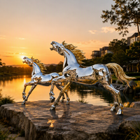Sculpture de cheval au galop doré, en acier inoxydable poli, moderne, or et argent, décoration de jardin extérieur