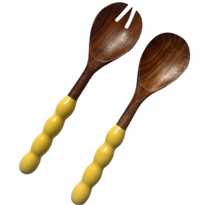 Juego de Cuchara y Tenedor para Ensalada de Madera |   Utensilios de Cocina Hechos a Mano con Madera de Mango Ecológica, Asas de Resina Beige Brillante, Aptos para Lavavajillas - Product Image 1