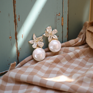 أقراط متدلية لؤلؤ أنيقة على شكل زهرة مع أحجار الراين البراقة تصميم رائع لحفلات الزفاف والأزياء اليومية - Product Image 4