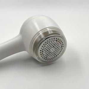 Removedor de Pelusas Portátil Recargable de Plástico para Ropa - Product Image 6