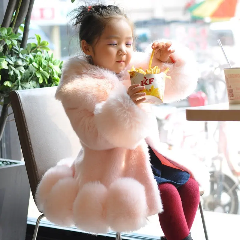 2022年秋と冬新しい子供用フェイクファーコートガールズ韓国風模倣ミンクフォックスファー厚みのあるスタイル